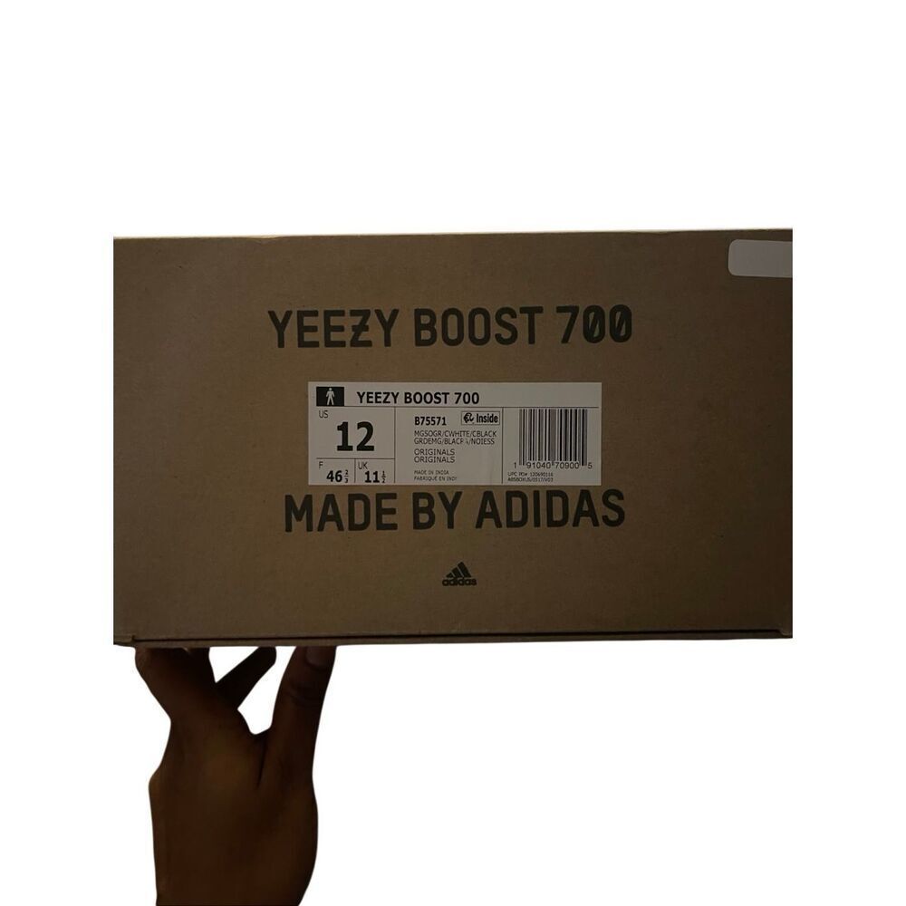 YEEZY BOOST 700 B75571 - Picture 7 of 8